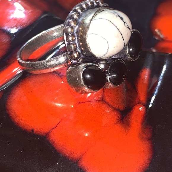 Beautiful black onyx with white turquoise sterling silver - Picture 5 of 9
